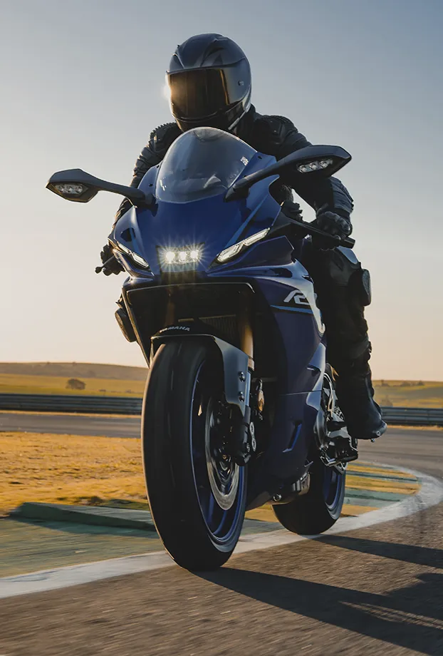 YAMAHA R7